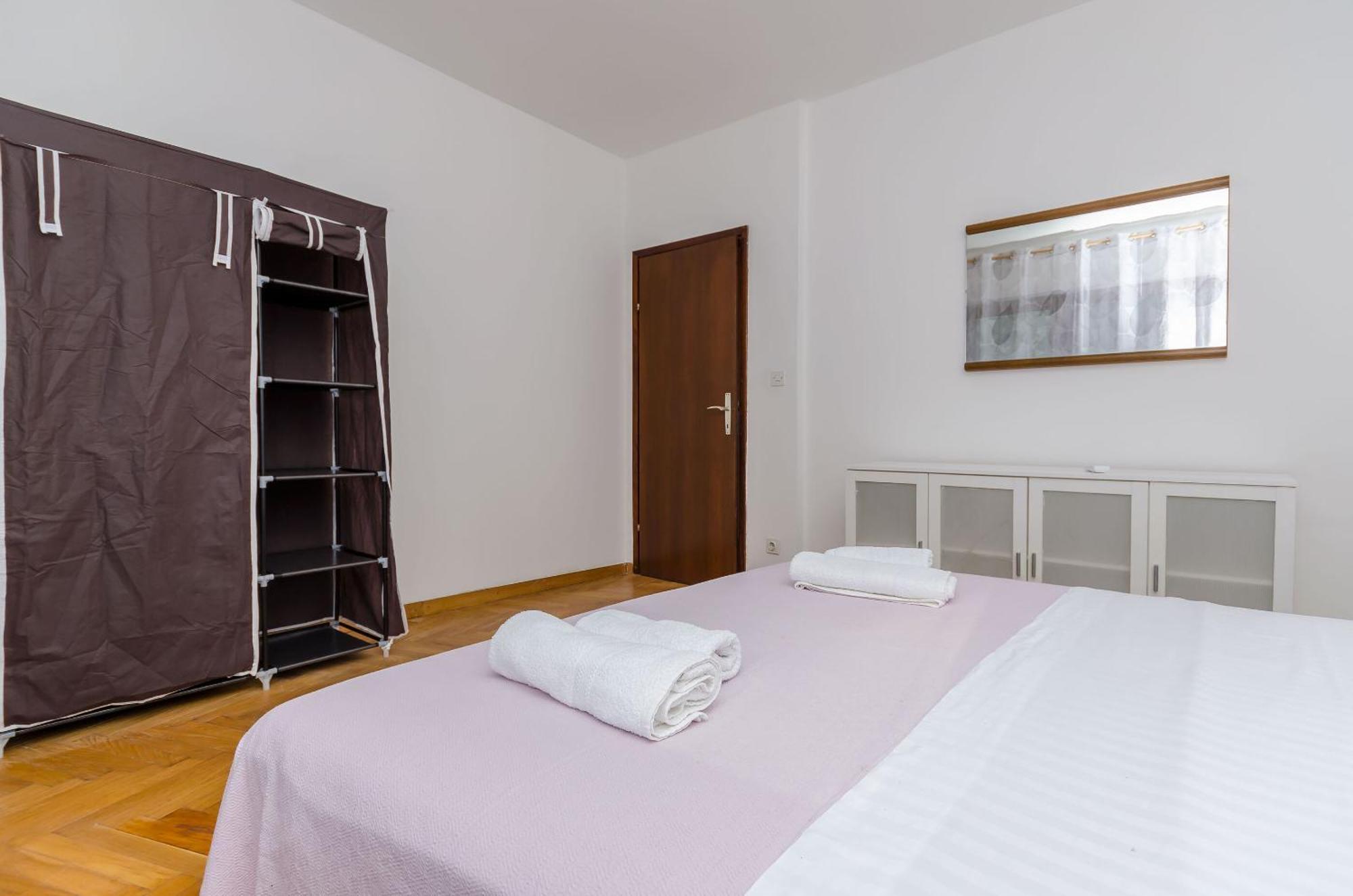 Apartments Tabak โตรกีร์ ภายนอก รูปภาพ