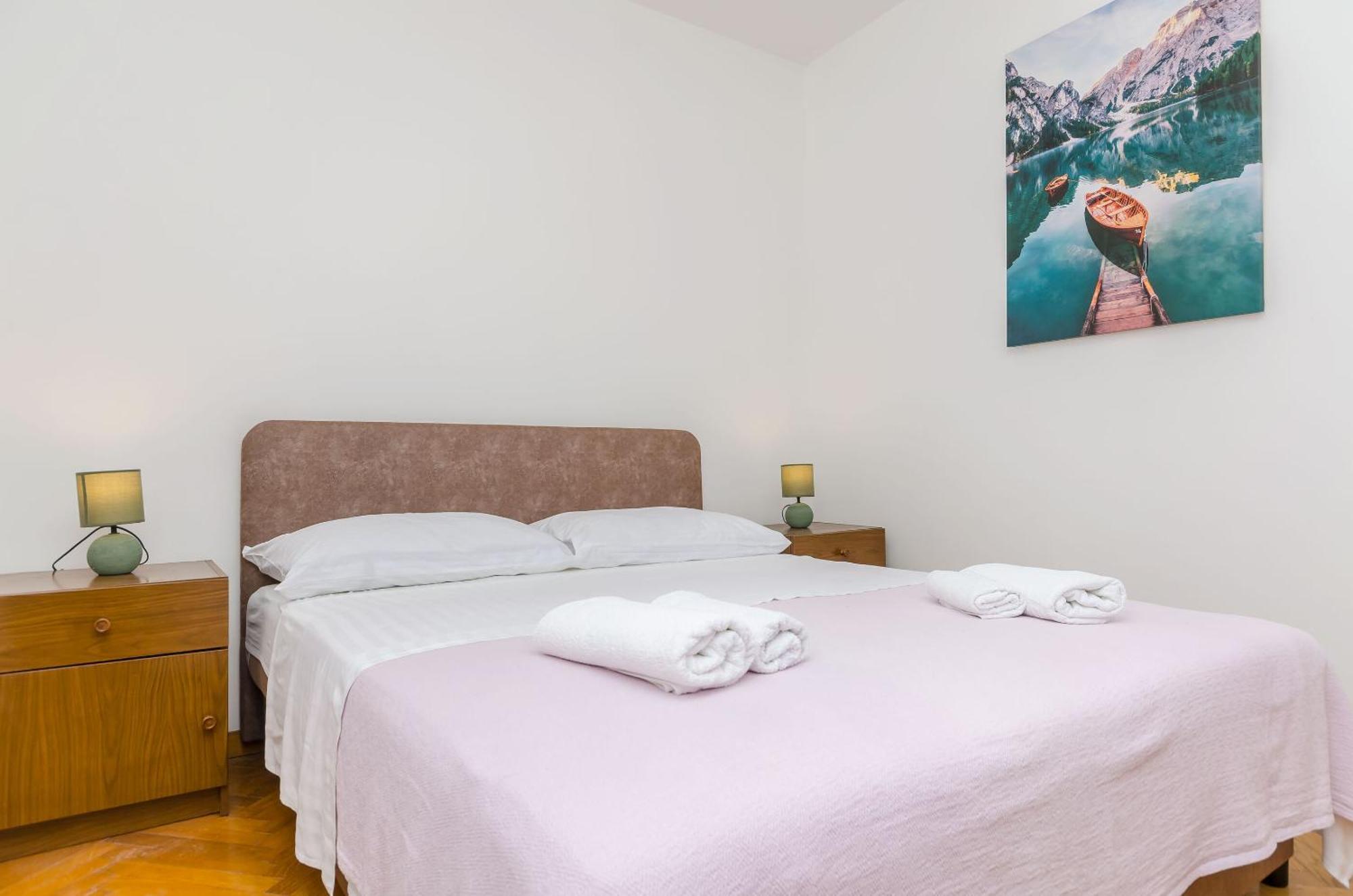 Apartments Tabak โตรกีร์ ภายนอก รูปภาพ